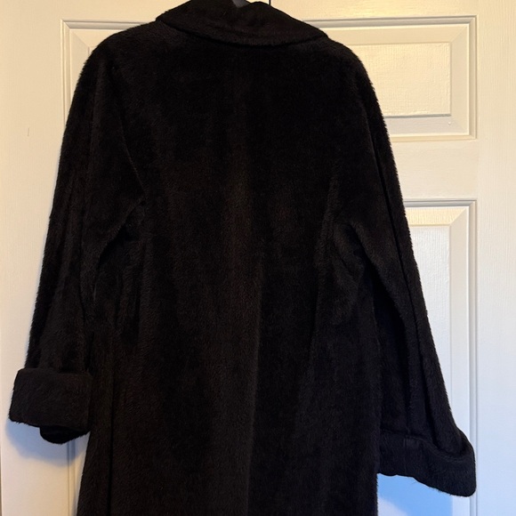Vintage Gucci Alpaca Coat in great condition!! Comes with Garment Bag - Picture 9 of 14